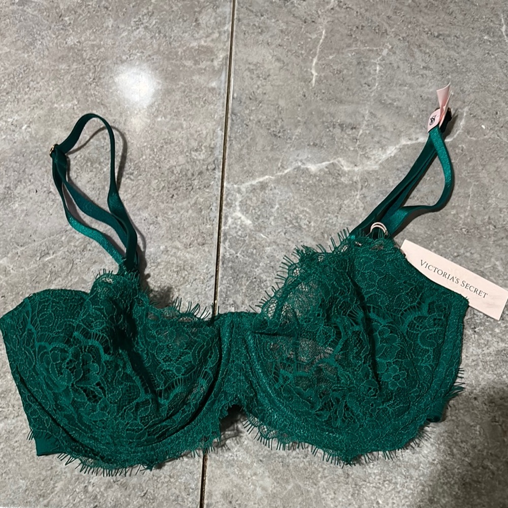 Victoria's Secret Green Lace Underwire Bra
